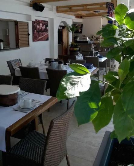 Posedenie v ubytovaní Studio Apartment in Duce with Sea View, Balcony, Air Conditioning, Wi-Fi (3425-4)