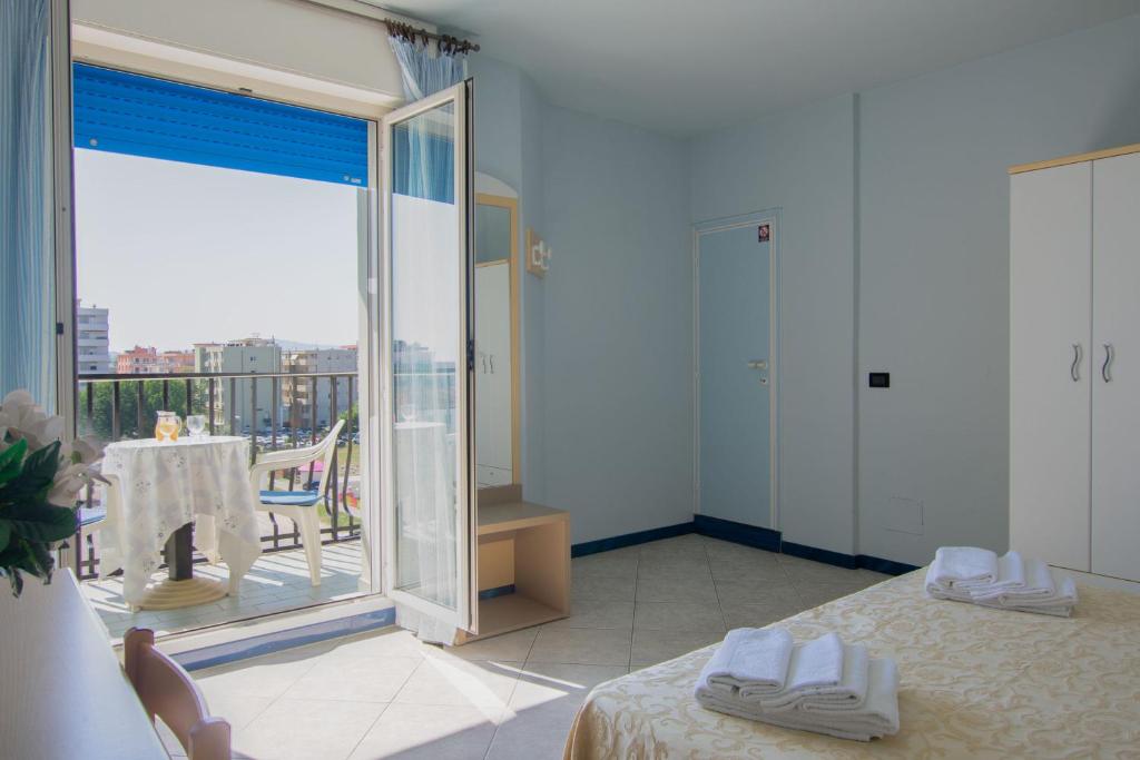Postel nebo postele na pokoji v ubytování Hotel Bristol - a 30 mt dalla spiaggia