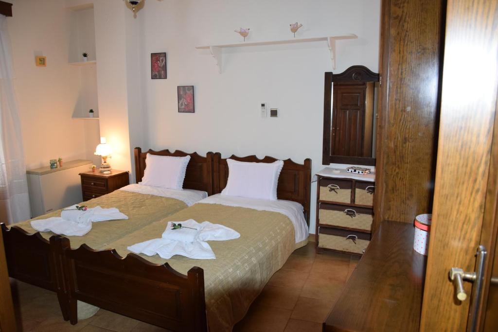 Postel nebo postele na pokoji v ubytování Naoussa Center Cycladic House