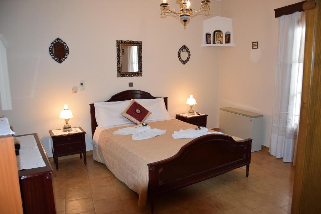 Postel nebo postele na pokoji v ubytování Naoussa Center Cycladic House