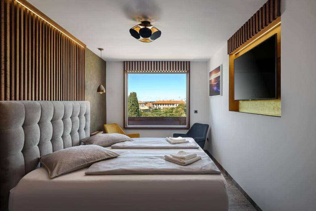 Postel nebo postele na pokoji v ubytování Hotel Porec