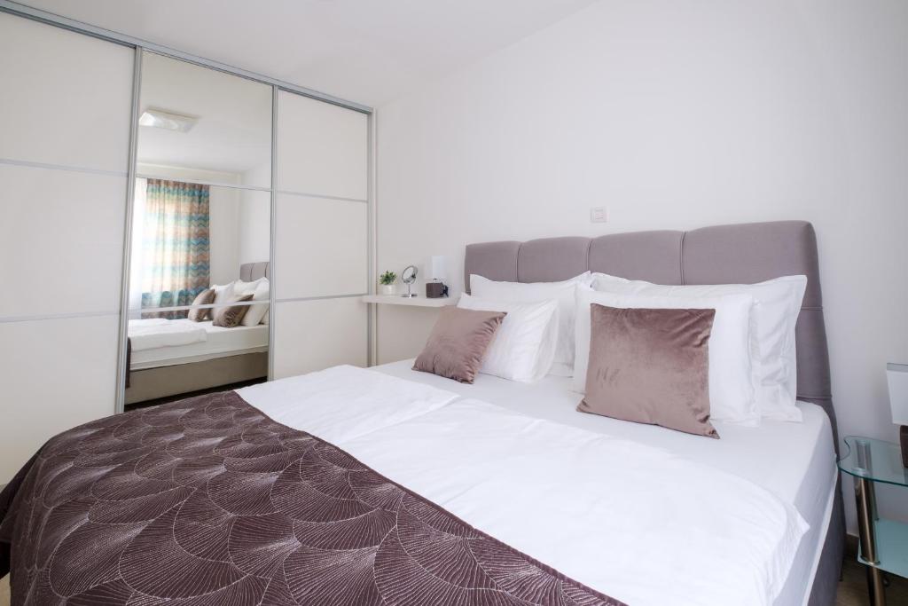 Posteľ alebo postele v izbe v ubytovaní MB Luxury Apartments