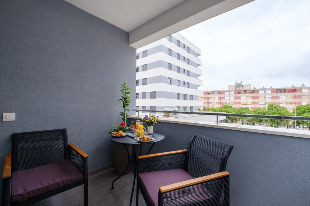 Posedenie v ubytovaní MB Luxury Apartments