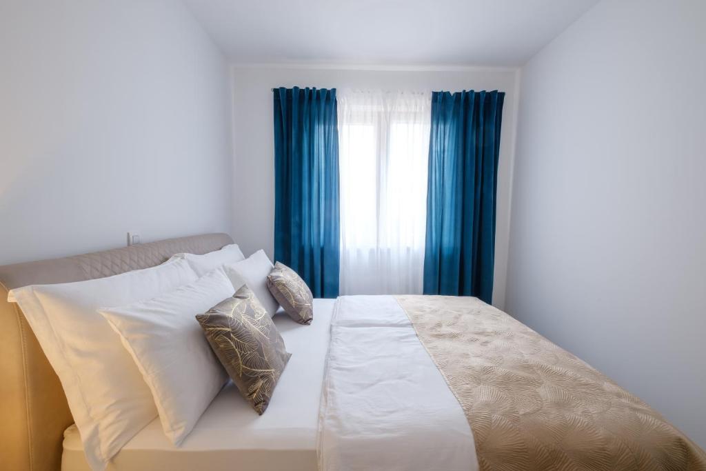 Posteľ alebo postele v izbe v ubytovaní MB Luxury Apartments