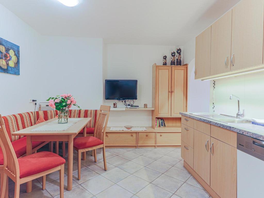 A kitchen or kitchenette at Koglbauer - Apartment Nr 4