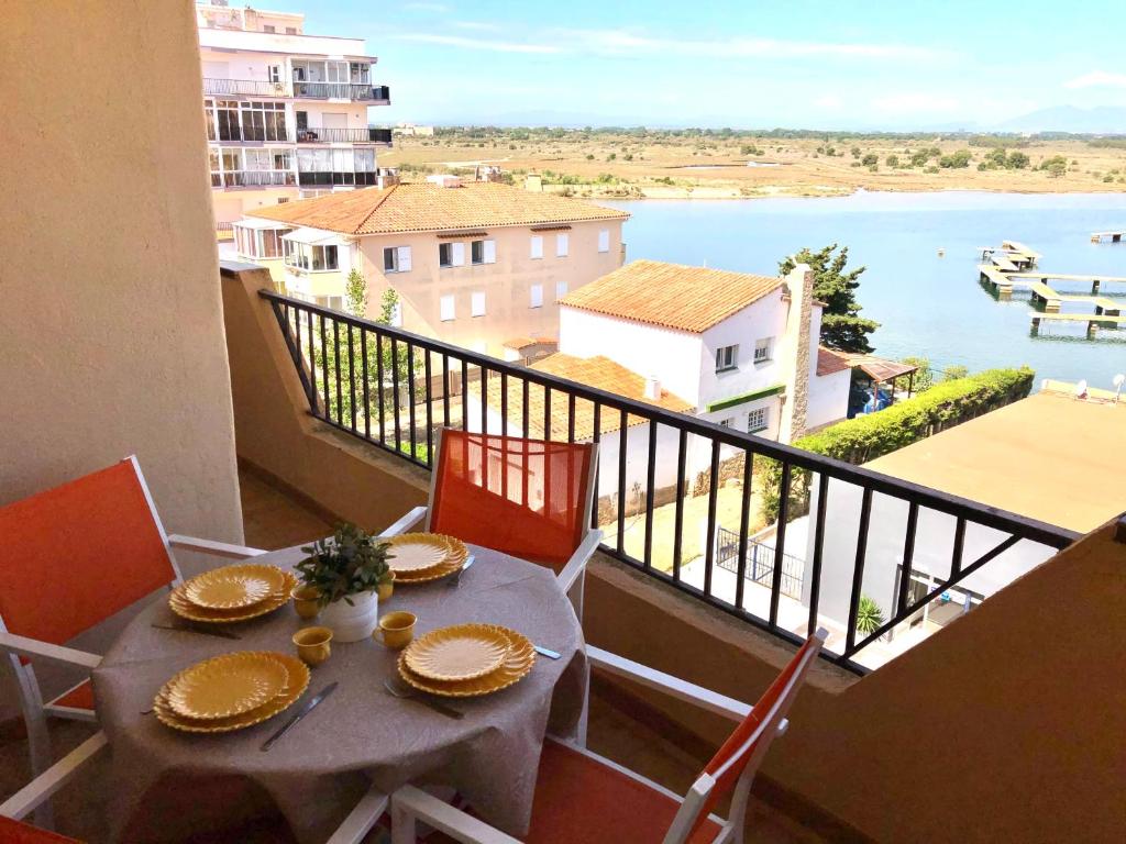 Kép ROMINA 4E - Apartamento en los canales de Roses Santa Margarita - terraza con vistas szállásáról Rosesben a galériában