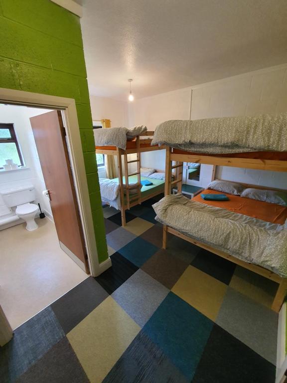 Postel nebo postele na pokoji v ubytování Basecamp Wales