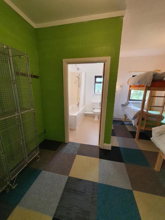 Postel nebo postele na pokoji v ubytování Basecamp Wales