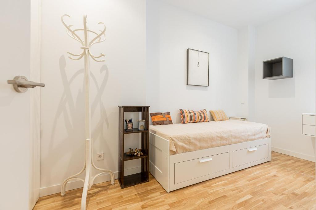 Apartment DUQUE DE LIRIA DLI3, Madrid, Spain - Booking.com