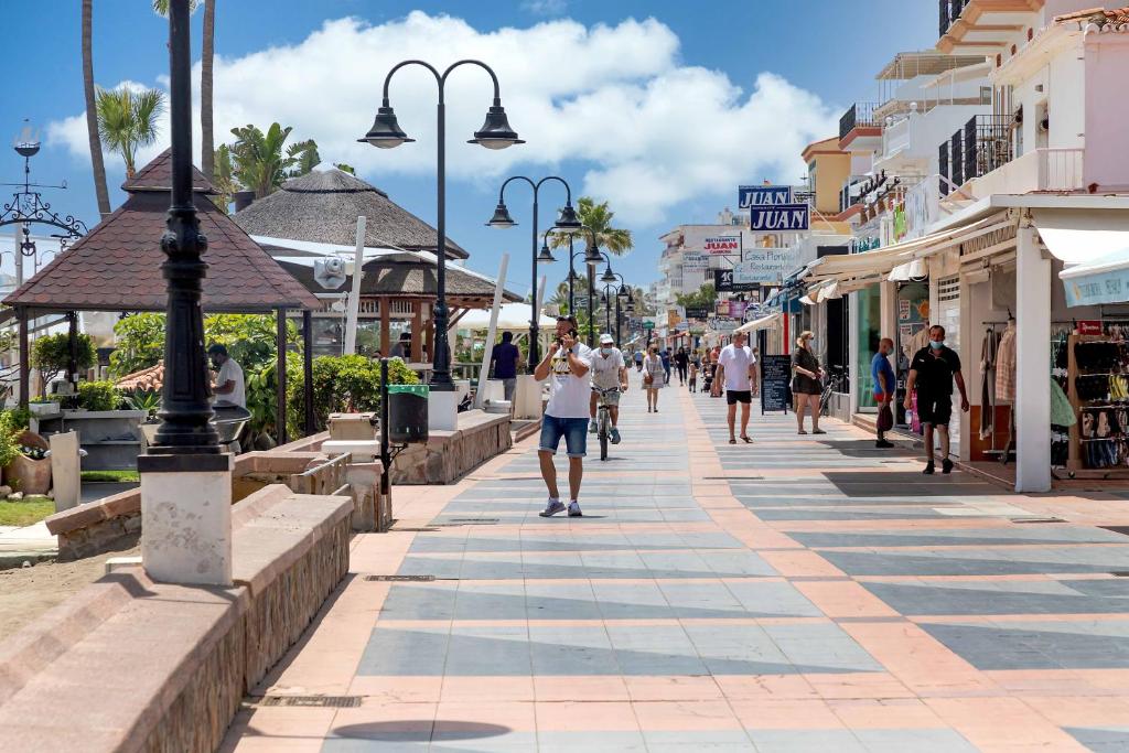 BHost - La Carihuela Los Perros, Torremolinos – Updated 2022 ...