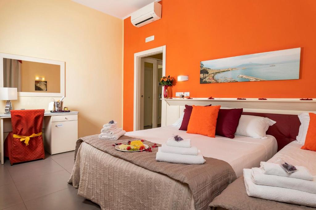 Postel nebo postele na pokoji v ubytování Capodichino International Hotel