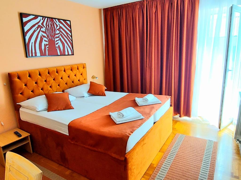 En eller flere senge i et værelse på Residence Panolija