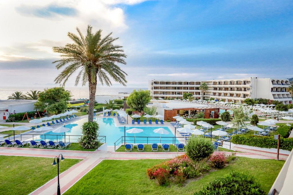 Bazén v ubytování Sol Cosmopolitan Rhodes nebo v jeho okolí