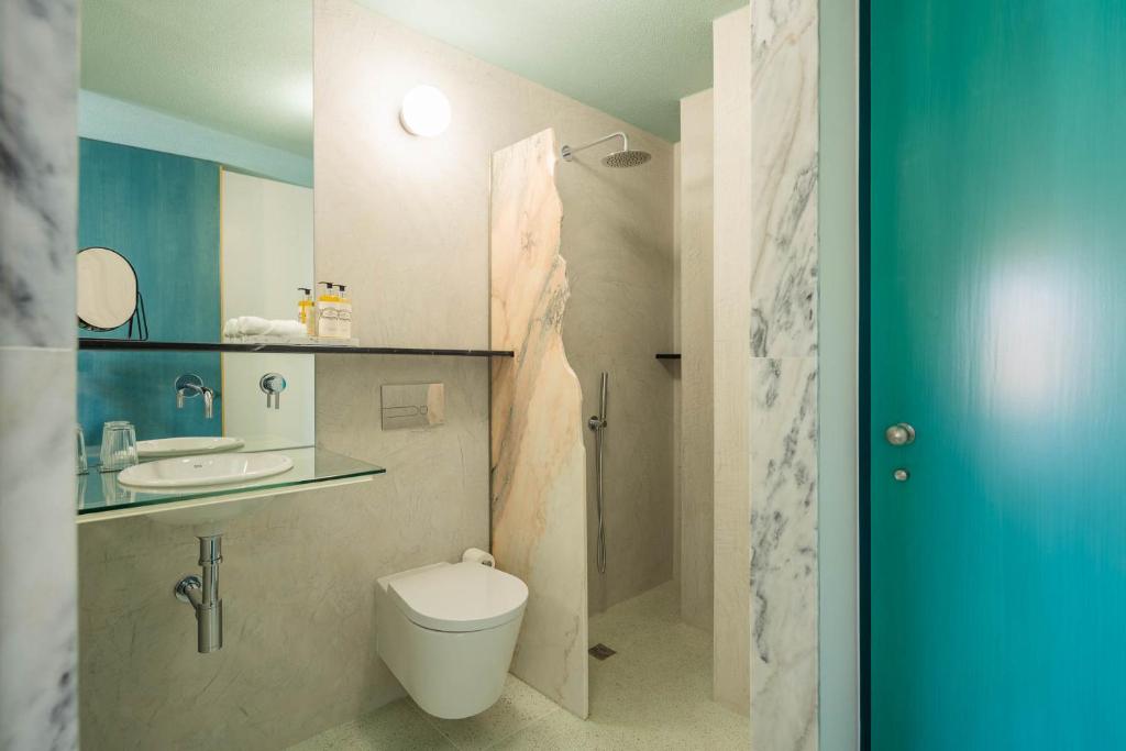Uma casa de banho em Covelo - The Original Rooms and Suites