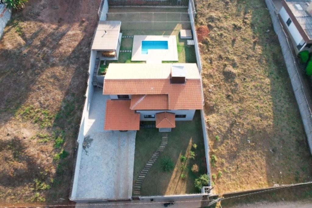  Casa com Elevado Padrão em Atibaia - Comodidade e Segurança