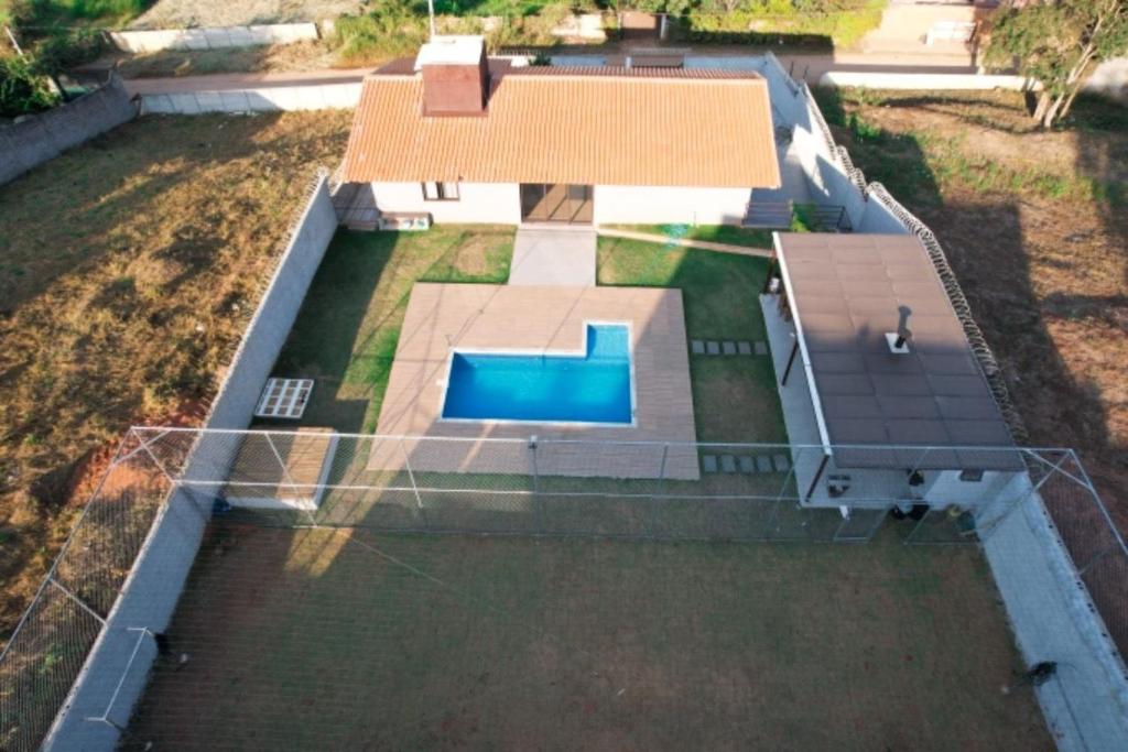  Casa com Elevado Padrão em Atibaia - Comodidade e Segurança