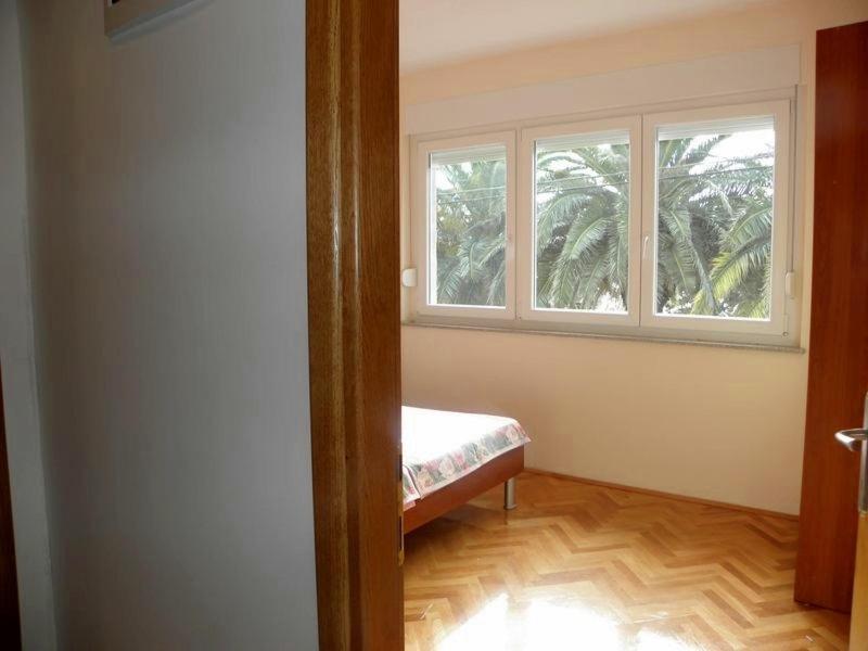 Posteľ alebo postele v izbe v ubytovaní Apartment in Duce with sea view, balcony, air conditioning, Wi-Fi (4166-3)