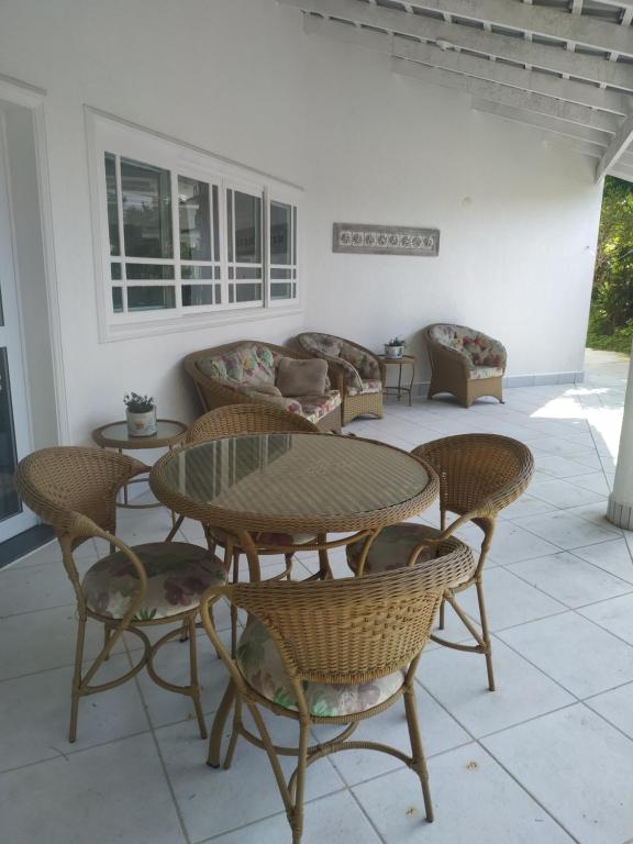  Bela casa Condomínio Fechado Hanga Roa - Bertioga