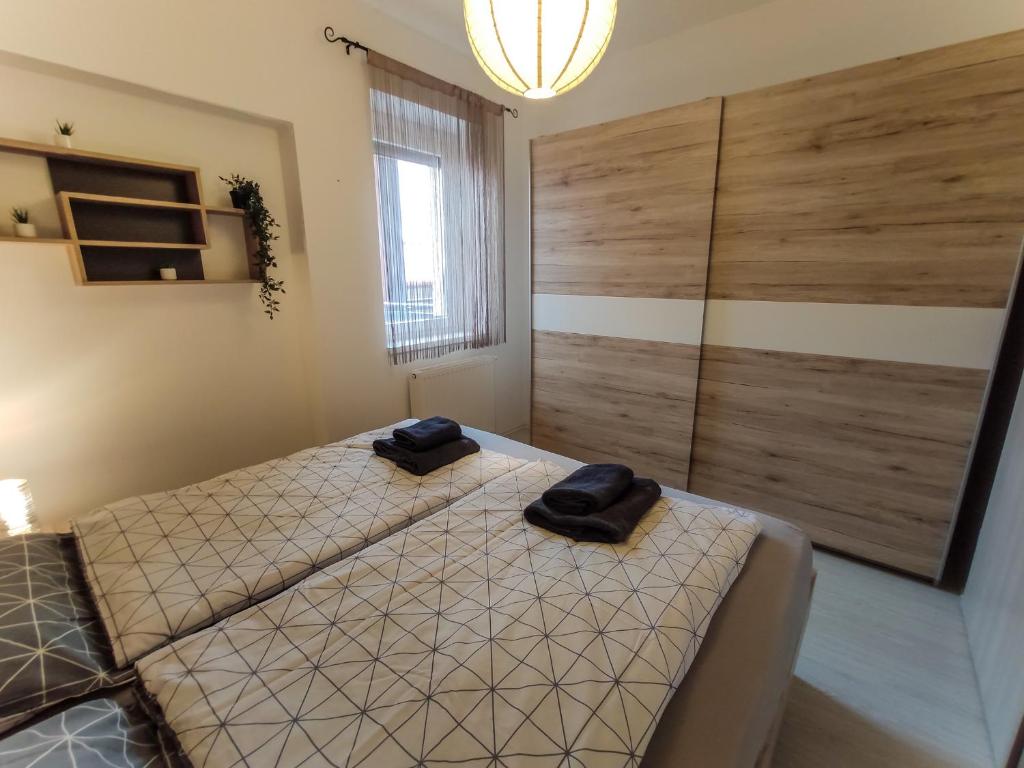 Posteľ alebo postele v izbe v ubytovaní Trika Apartman