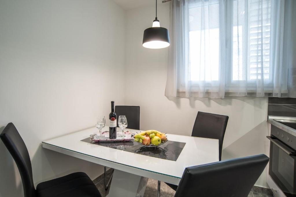 Too Sweet Apartment 1 - 7