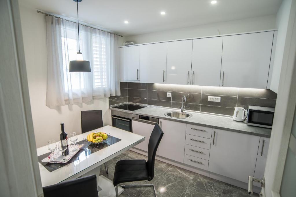 Too Sweet Apartment 1 - 6