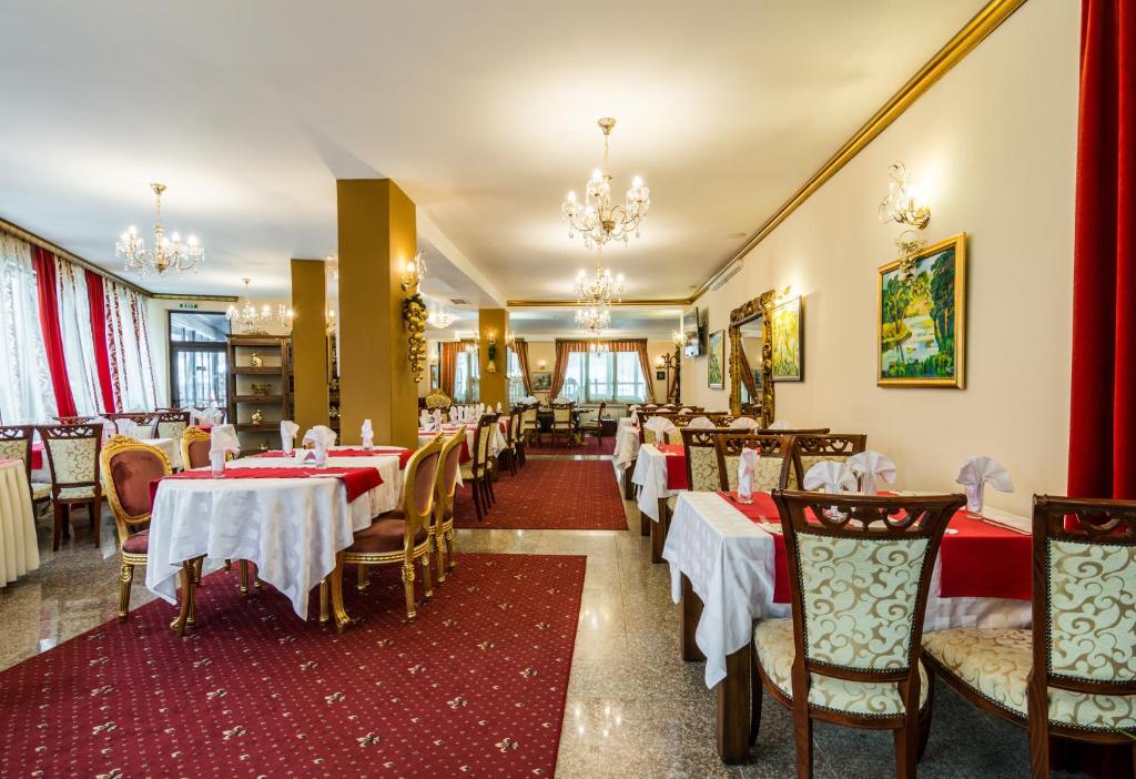 Restaurace v ubytování Elegant Lux Hotel
