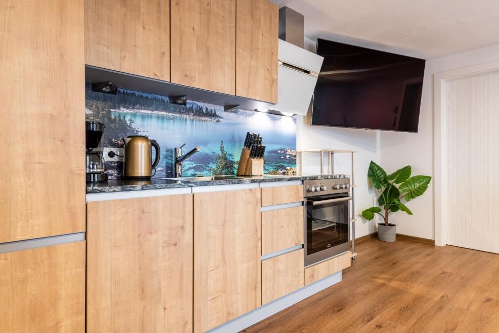 A kitchen or kitchenette at Amelies Mountain View