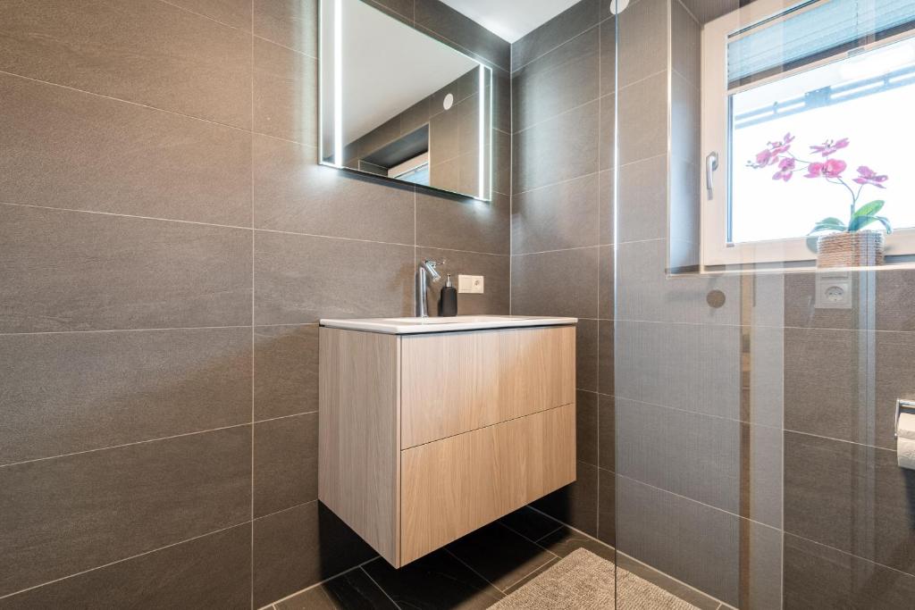 A bathroom at Amelies Mountain View