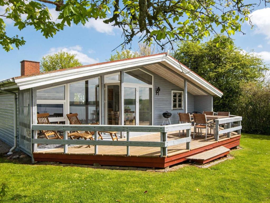Casa con terraza grande con patio en 4 person holiday home in Haderslev en Diernæs