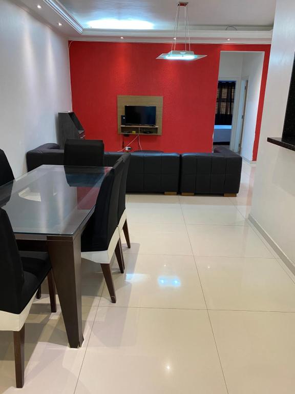 Apartamento para pessoas de família ou a negócio, Ap Grande 3 quartos no Brás próximo igreja Mundial,mercado municipal, 25 de março, templo Salomão, metro Dom Pedro ll, bancos, mercado e etc - 