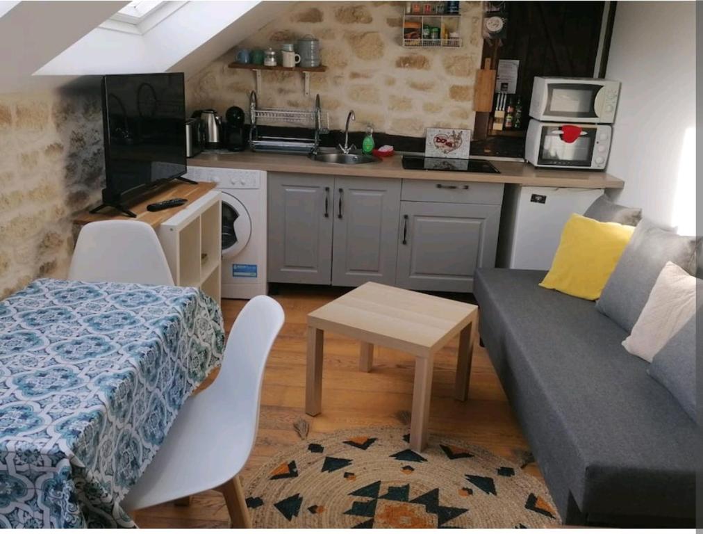 Кухня или мини-кухня в Le charme de la pierre
