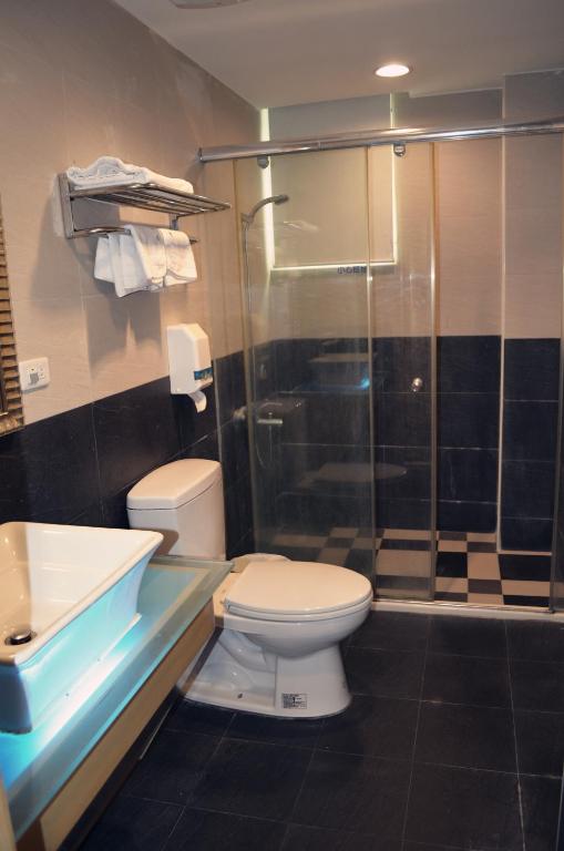 Koupelna v ubytování Yake Homestay