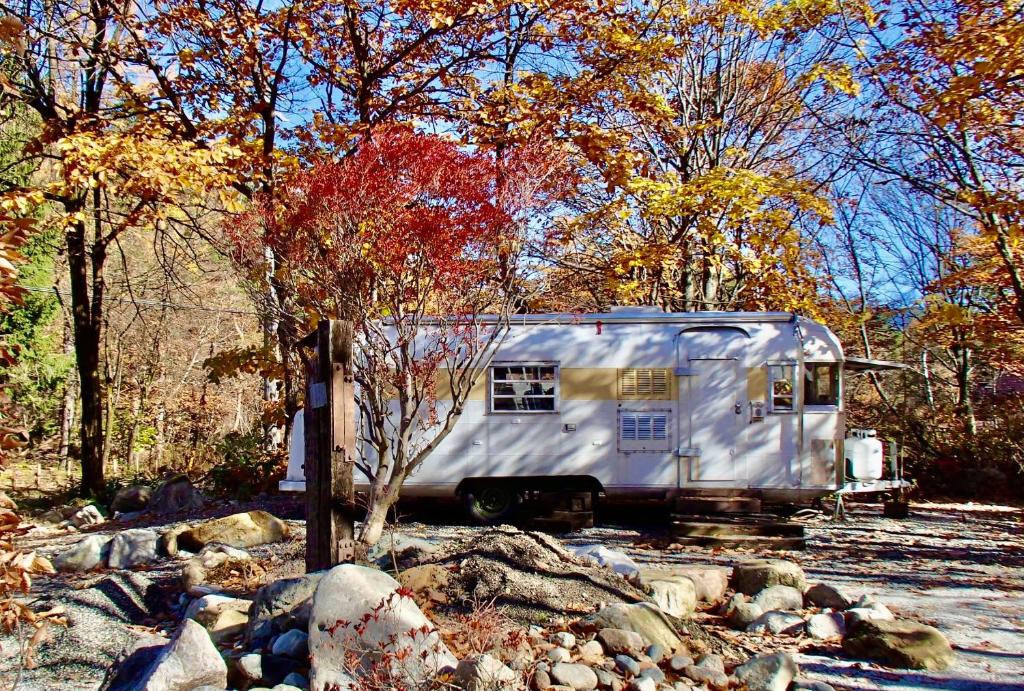 'Silver Streak' AGS Trailer Home - Housity