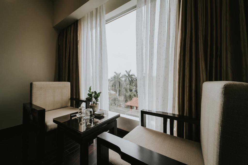 Posezení v ubytování White Palace Thai Binh Hotel