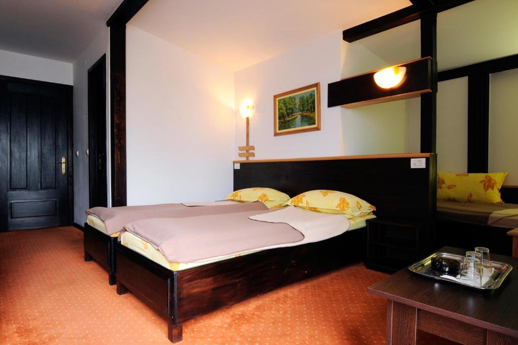 a bedroom with a large bed and a table at Pensiunea Delta Dunarii in Tulcea