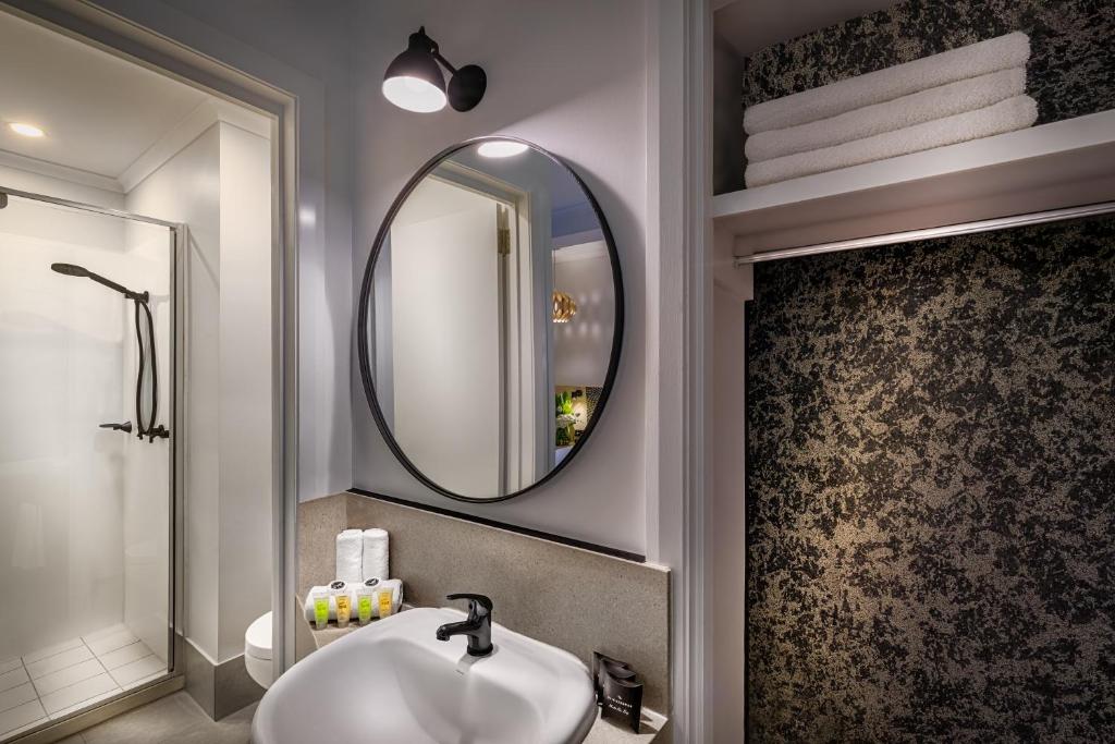 Batman's Hill on Collins - Resim 45