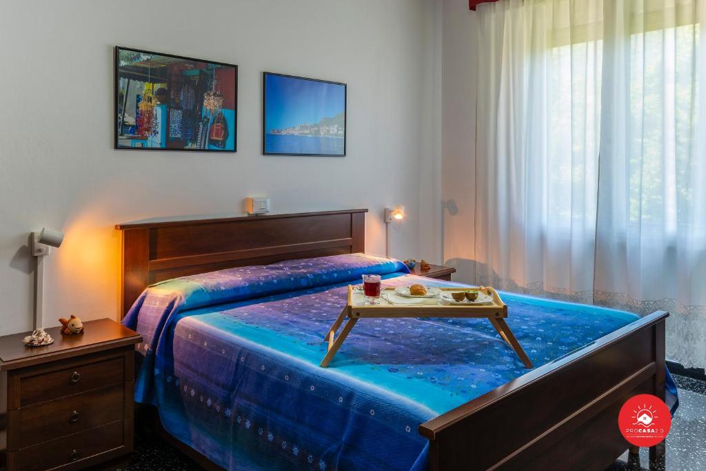 מיטה או מיטות בחדר ב-PEACEFUL Apartment