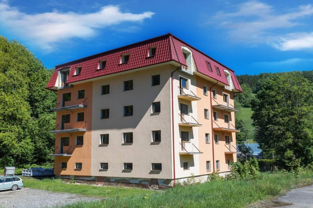 Budova, kde se apartmán nachází