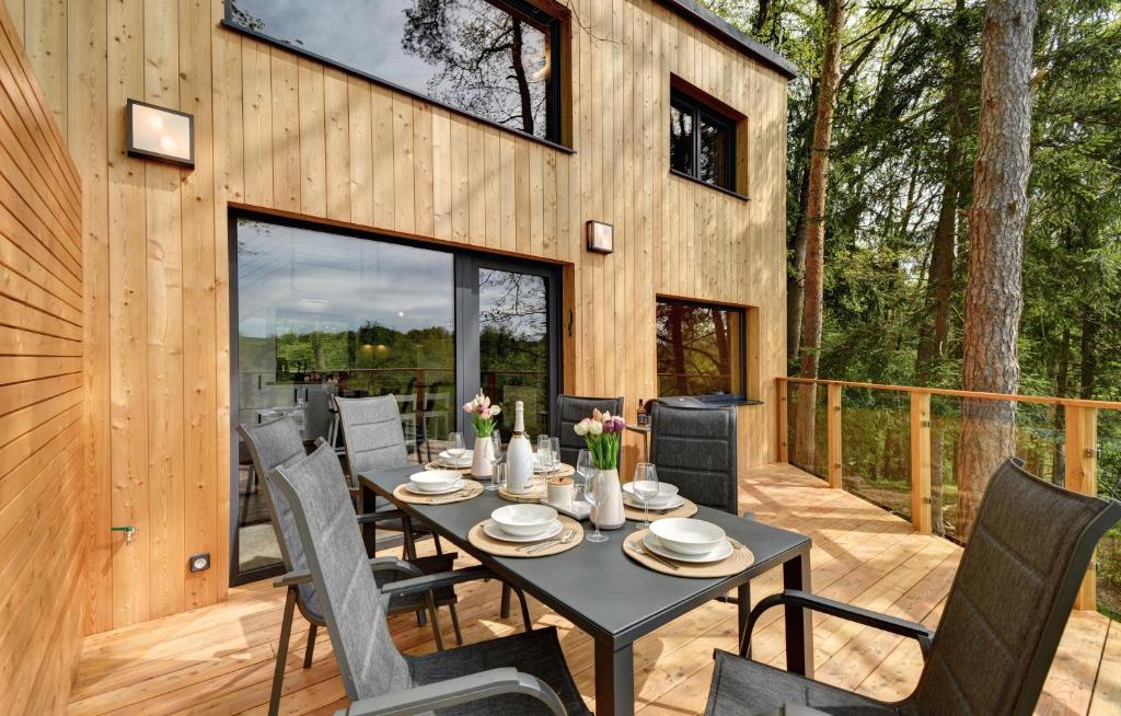 Balkón nebo terasa v ubytování Riverside Cabin