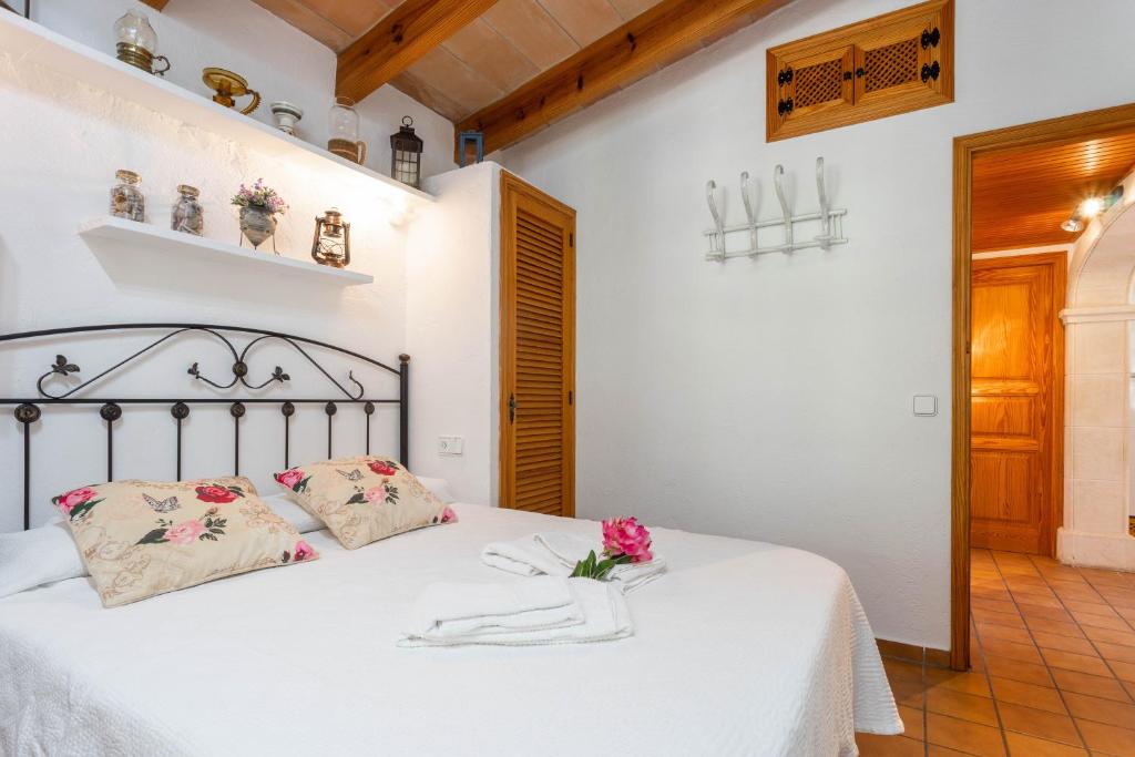 A bed or beds in a room at Villa Ca na Miracles By SunVillas Mallorca