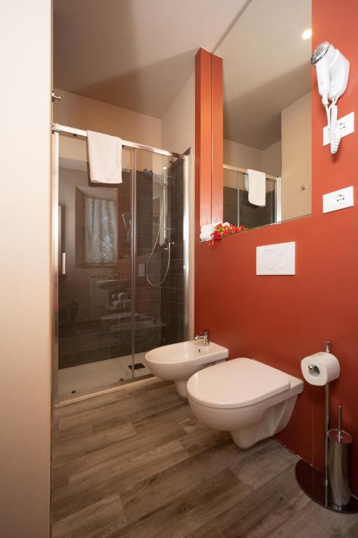 a bathroom with two toilets and a shower at Vecchio Granaio in Pisa