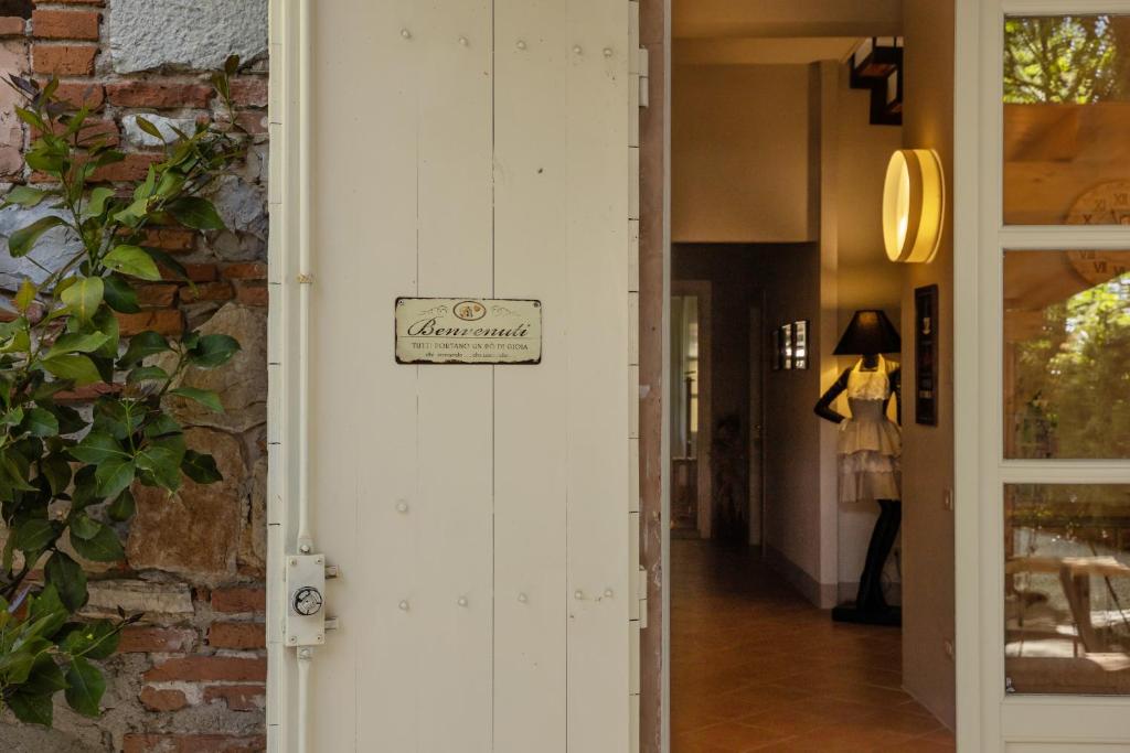 a hallway with a sign on the door of a store at Vecchio Granaio in Pisa