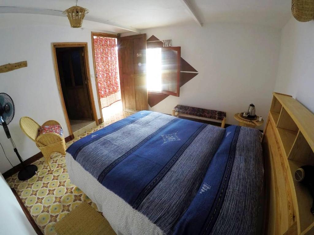 Vallparadis Pension Familiar" FIRDAUS"房間的床