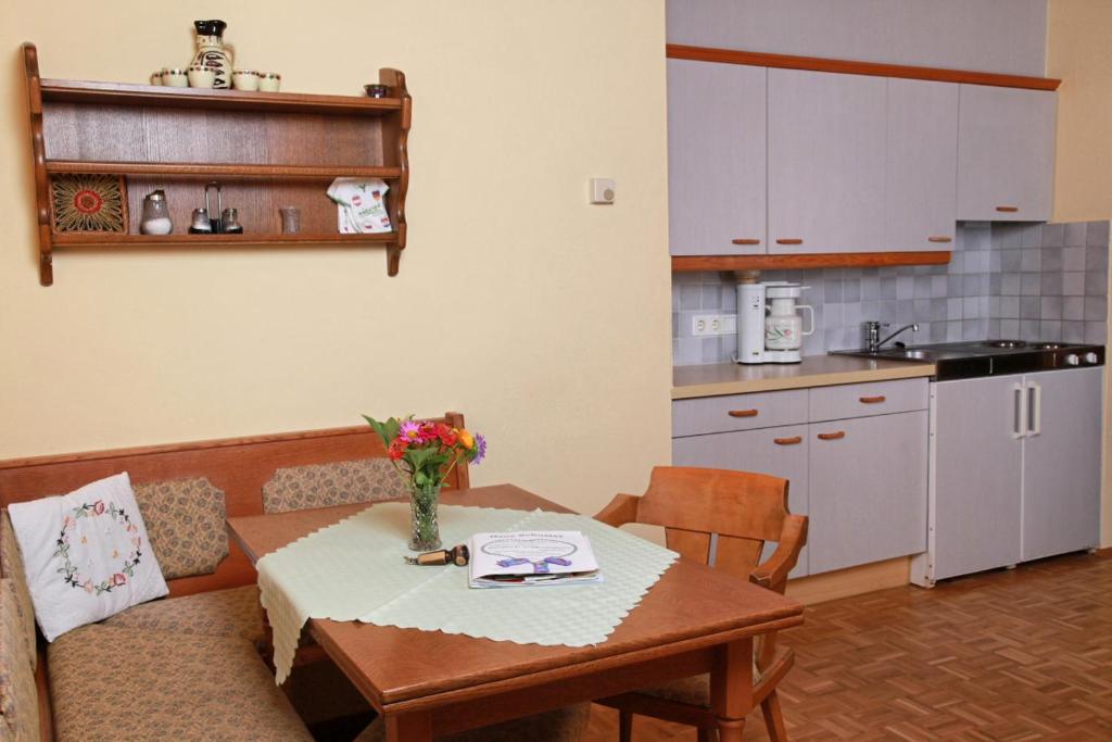 Kuchyň nebo kuchyňský kout v ubytování Haus Schuster