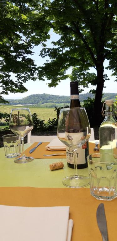 Nápoje v ubytování Monfrà - Ospitalità Rurale, Vigneti e Cantina