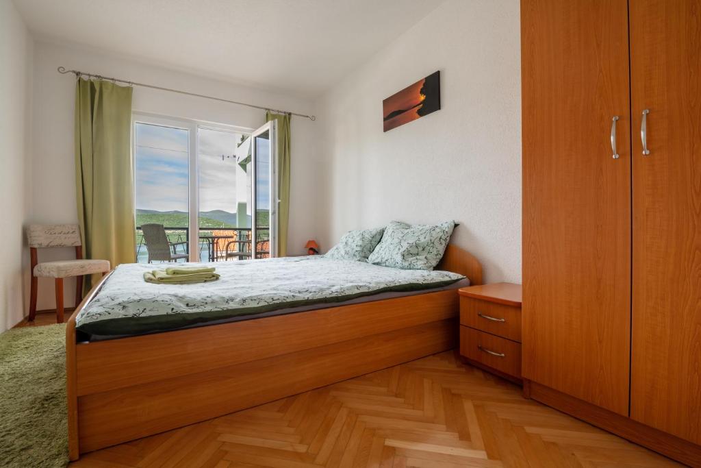 Postel nebo postele na pokoji v ubytování Apartments & rooms Leon