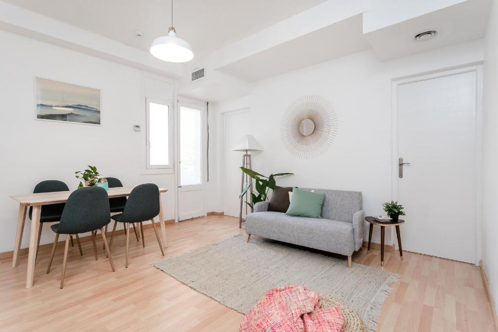 Centric Apartments Paseo de Gracia - Three-Bedroom Apartment