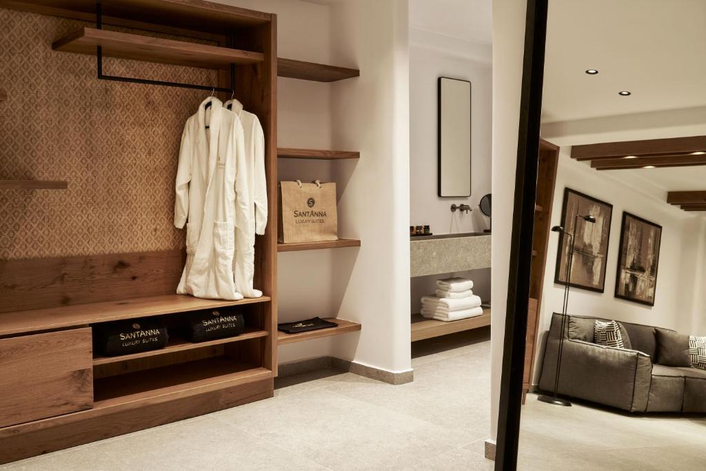 A seating area at SantAnna Luxury Suites