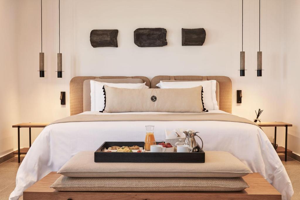 A bed or beds in a room at SantAnna Luxury Suites