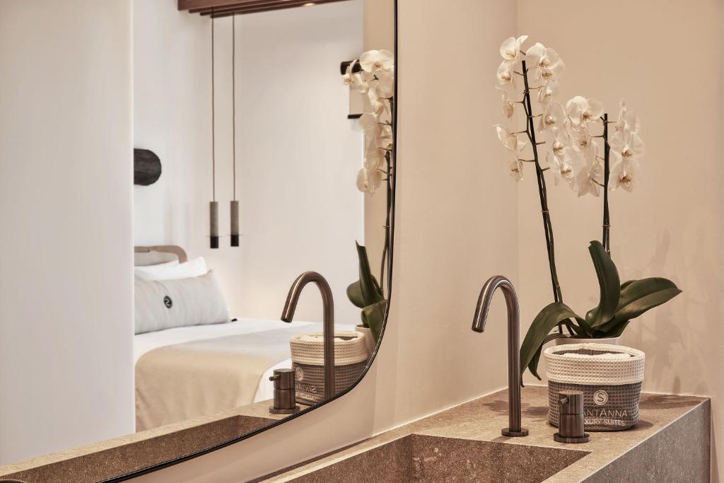 A bathroom at SantAnna Luxury Suites